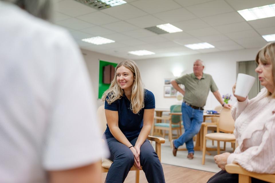 A relaxed moment between exercises
